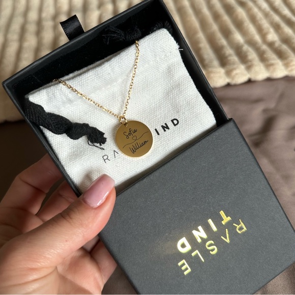 Custom couples engraved name necklace sentimental gift SOFIA and WILLIAM - Picture 2 of 3